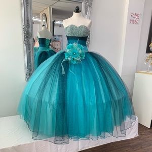 Quinceañera Drees
